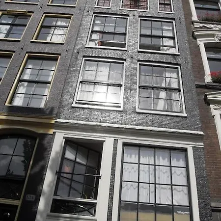 Дом отдыха The Old Canal House Studio, Right In Center